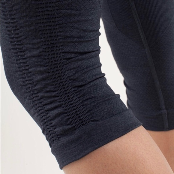 Lululemon - In The Flow Crop - Dark Grey - Picture 2 of 7